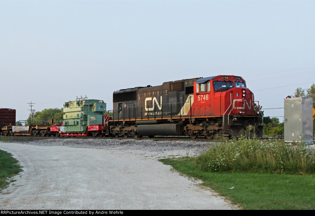 CN 5746 holds the N. Duplainville siding with L510